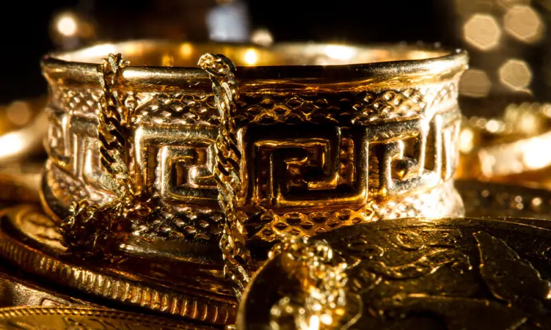 Gold price per tola falls Rs2,000 in Pakistan – Markets