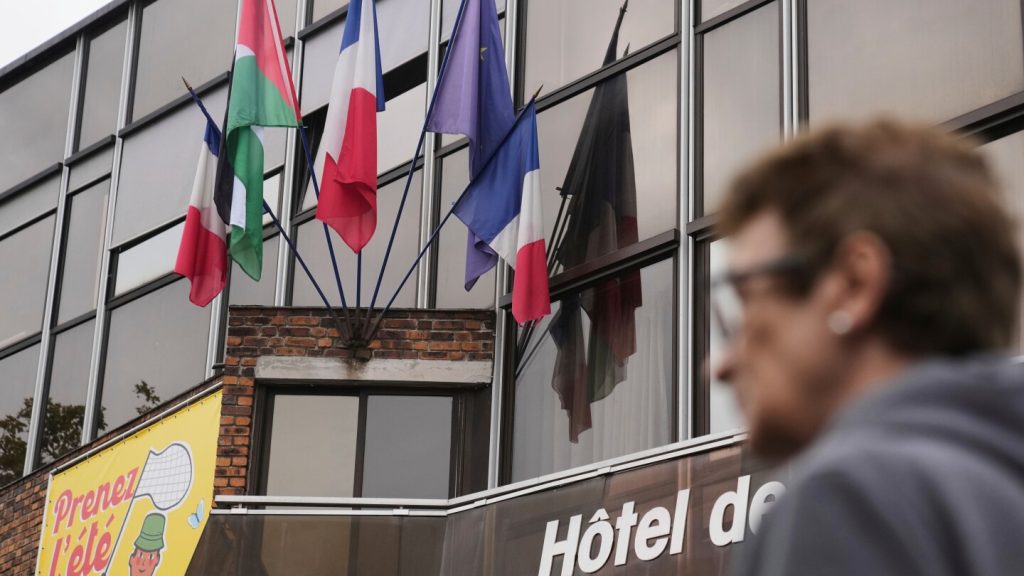 French mayors fly Palestinian flags despite government orders ahead of UN assembly