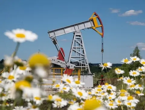 Oil prices drop on expectations of ceasefire in Ukraine unlocking Russian supply – Markets