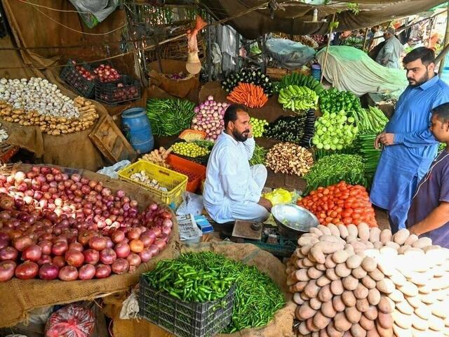 Prices of essential items in Peshawar show mixed trend – Markets