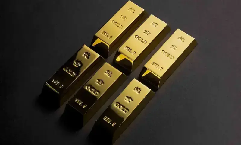 Gold edges higher as dollar eases ahead of year-end US jobs data – Markets
