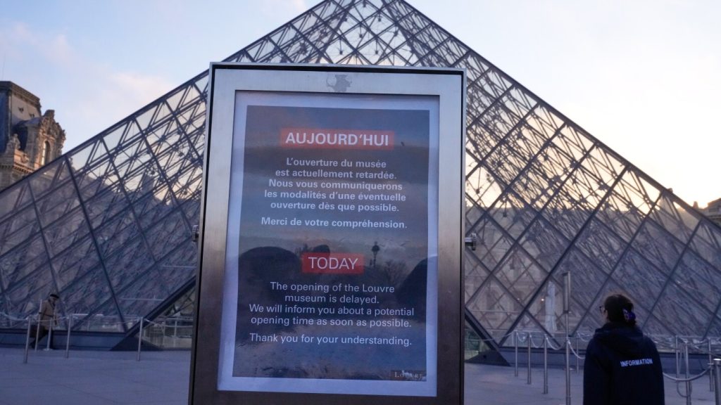 Louvre Museum workers strike over conditions, closing world’s top museum